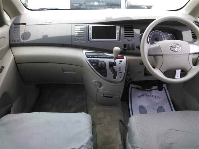TOYOTA ISIS 2008
