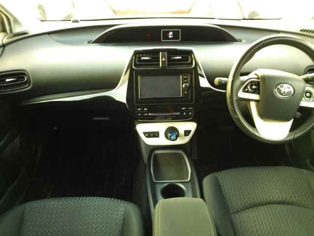 TOYOTA PRIUS 2017