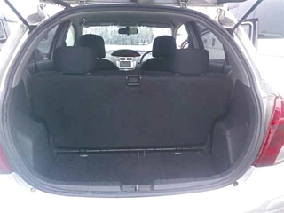 TOYOTA VITZ 2011