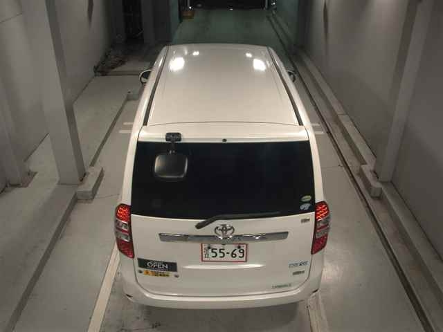 TOYOTA NOAH 2013