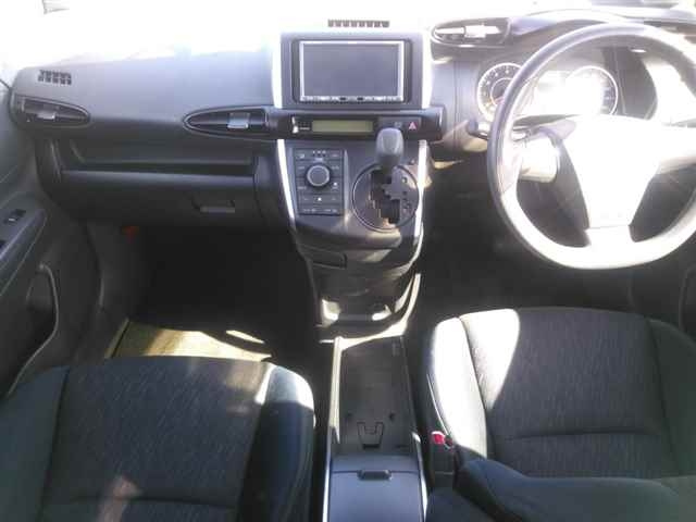 TOYOTA WISH 2009