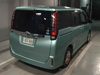 TOYOTA NOAH 2014