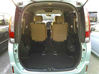 TOYOTA NOAH 2014