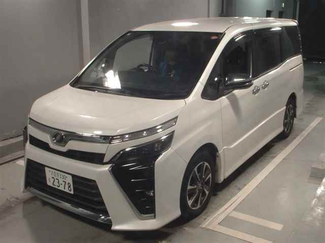 TOYOTA VOXY 2018