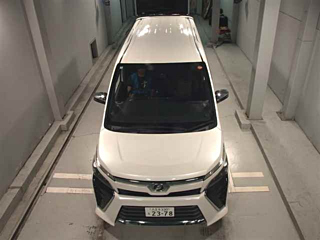 TOYOTA VOXY 2018