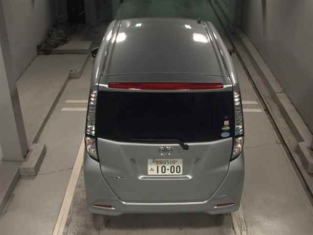 TOYOTA TANK 2017