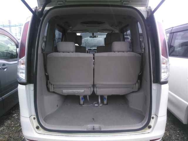 NISSAN SERENA 2011