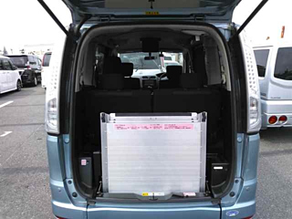 NISSAN SERENA 2012