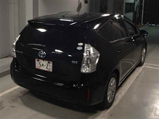 TOYOTA PRIUS ALPHA 2012