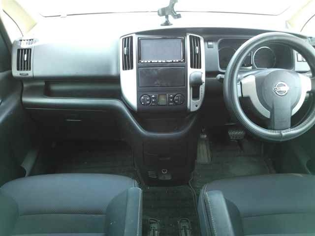 NISSAN SERENA 2009