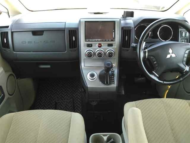 MITSUBISHI DELICA D5 2010