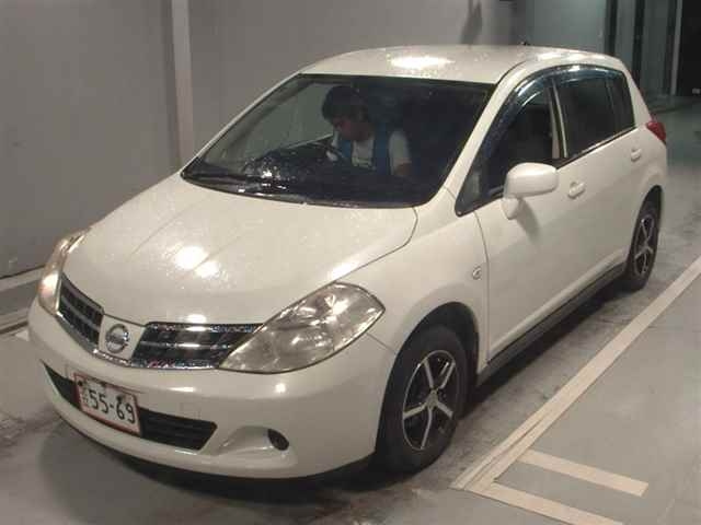 NISSAN TIIDA 2011