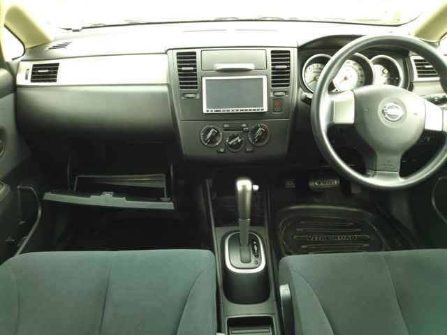 NISSAN TIIDA 2011