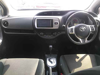 TOYOTA VITZ 2016