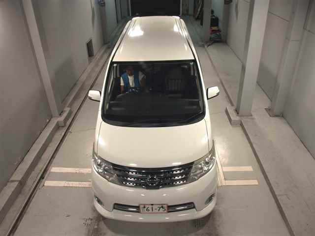 NISSAN SERENA 2010