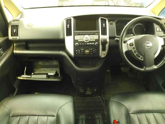 NISSAN SERENA 2010