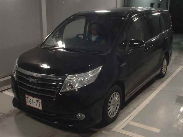 TOYOTA NOAH 2016