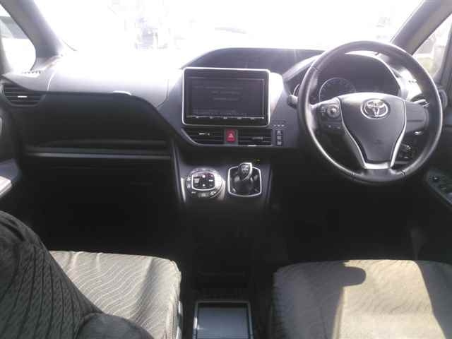 TOYOTA NOAH 2016