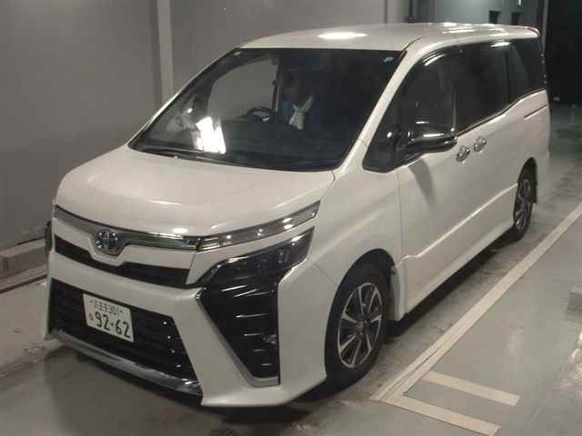 TOYOTA VOXY 2021