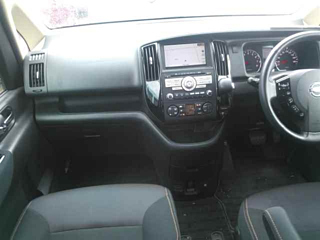 NISSAN SERENA 2010