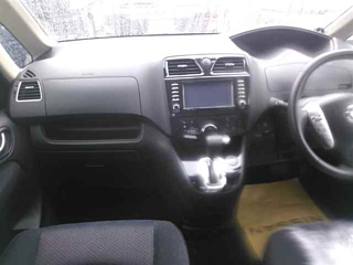 NISSAN SERENA 2010