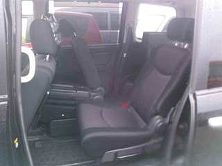 NISSAN SERENA 2010
