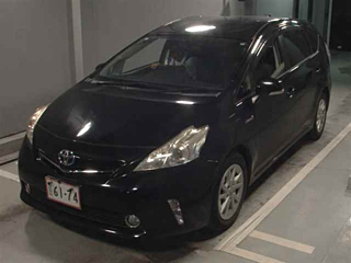 TOYOTA PRIUS ALPHA 2013