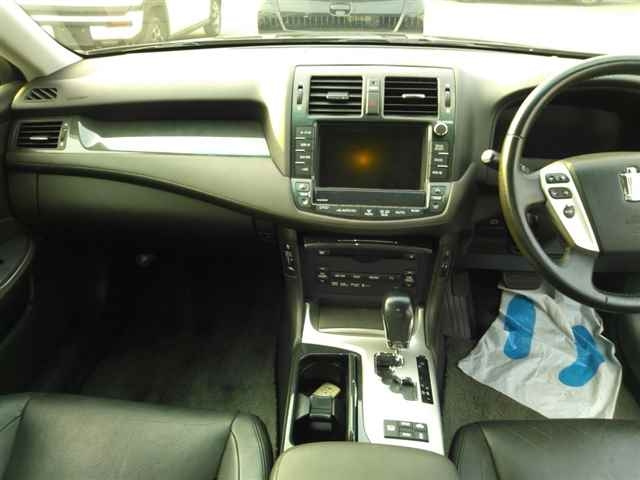 TOYOTA CROWN 2010