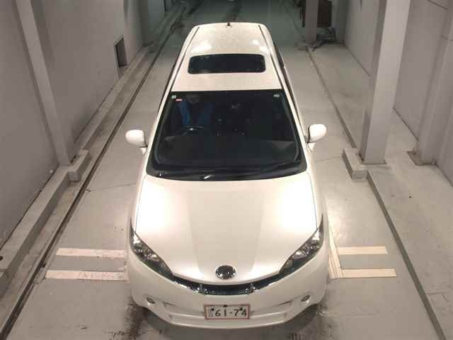 TOYOTA WISH 2010