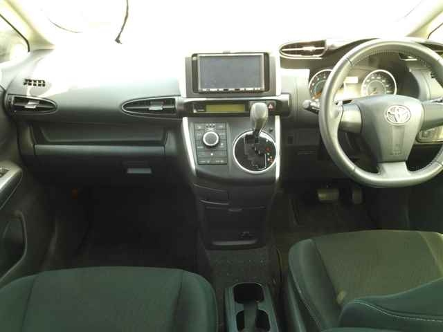 TOYOTA WISH 2010