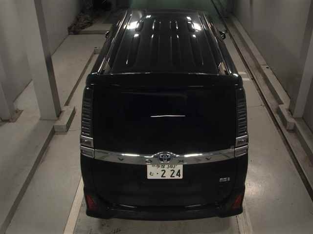 TOYOTA VOXY 2021