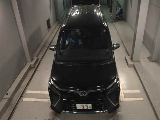 TOYOTA VOXY 2021