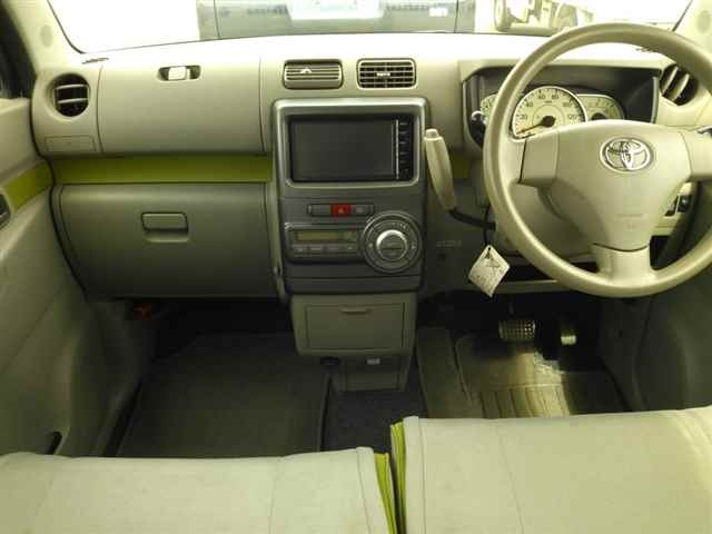 TOYOTA PIXIS SPACE 2016