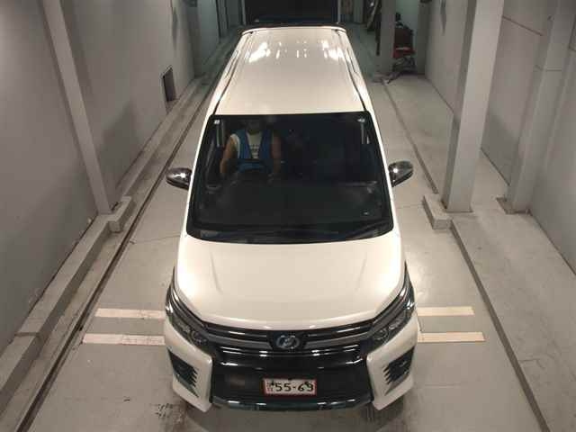 TOYOTA VOXY 2016