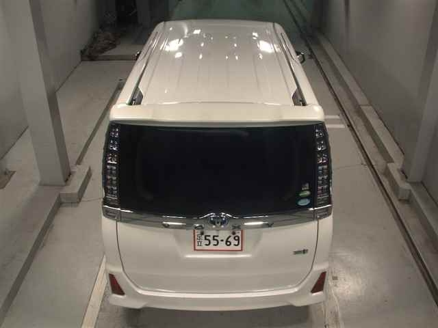 TOYOTA VOXY 2016