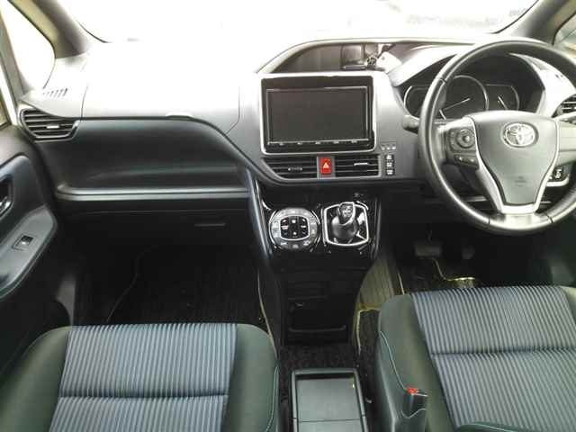 TOYOTA VOXY 2016