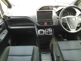 TOYOTA VOXY 2016