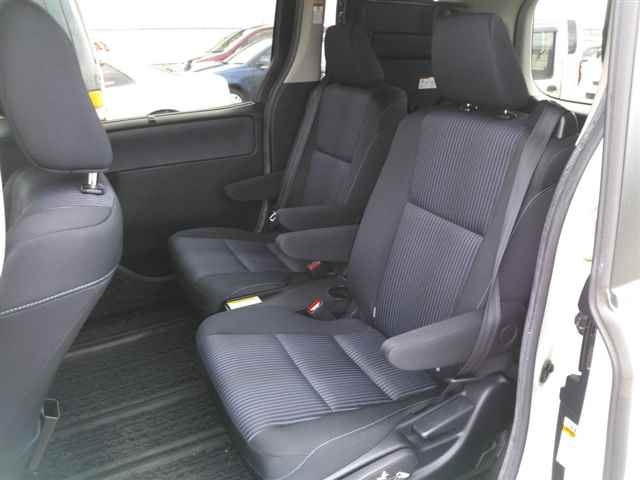 TOYOTA VOXY 2016