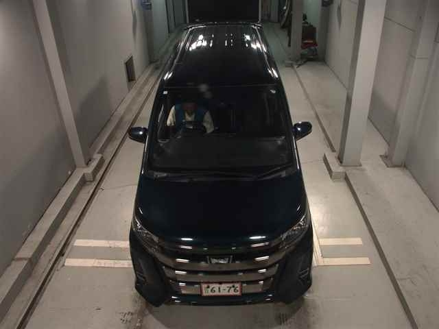 TOYOTA NOAH 2018