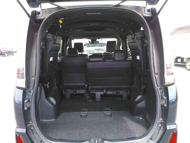 TOYOTA NOAH 2018