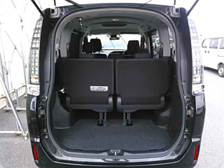 TOYOTA VOXY 2017