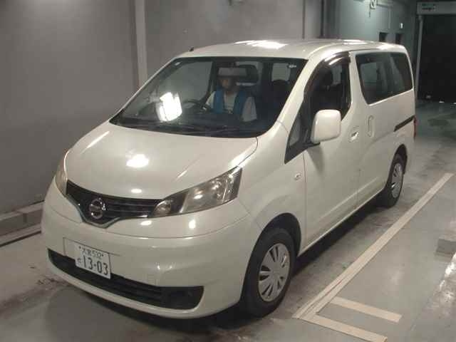 NISSAN NV200 2013