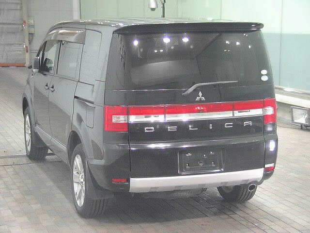 MITSUBISHI DELICA D5 2011