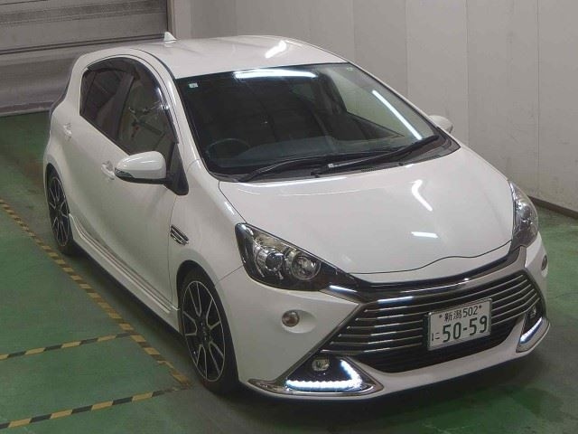 TOYOTA AQUA 2015
