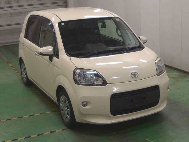 TOYOTA PORTE 2015