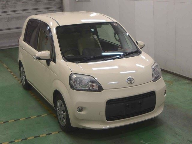 TOYOTA PORTE 2012