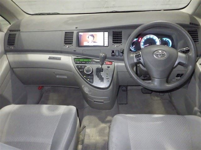 TOYOTA ISIS 2010