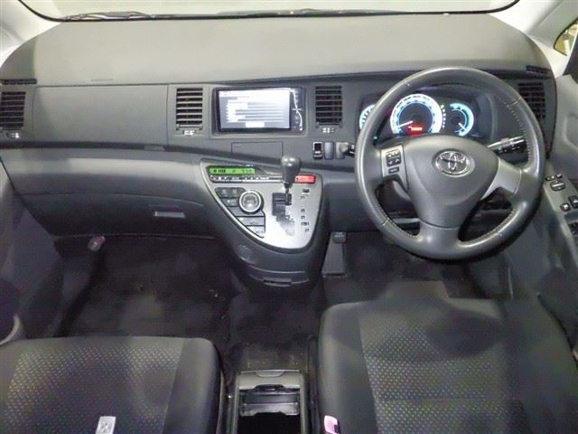 TOYOTA ISIS 2010
