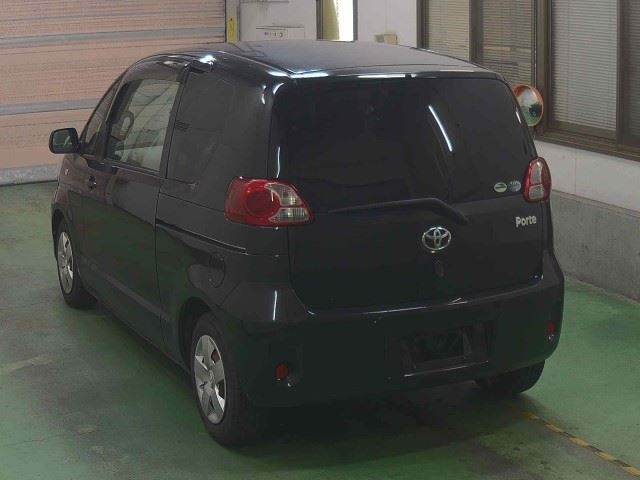 TOYOTA PORTE 2010