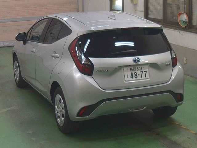 TOYOTA AQUA 2024